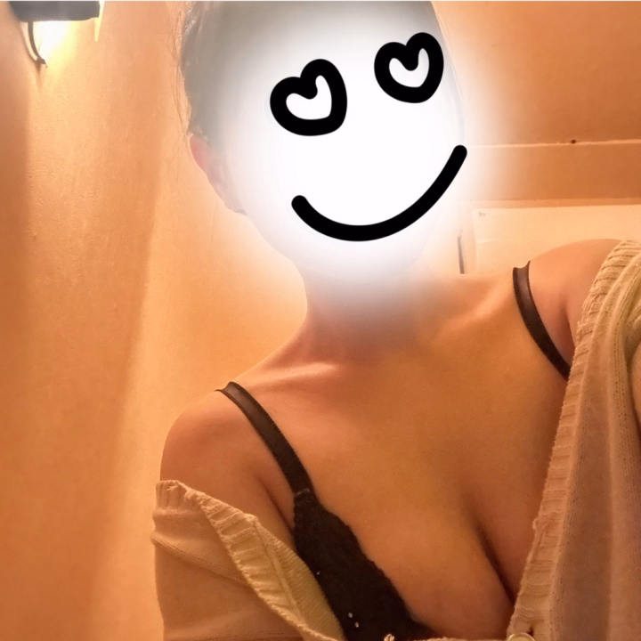 ありがとー⸜❤︎⸝

さやです🐶🤍

仲良し様方🥹🥹🥹
本日もありがとうございましたっ🤍🤍

幸せ時間でした🥰

皆様のおかげで幸せな気持ちー🥰

今月の出勤は
来週の6/21（日）がラストです！

12:00-17:00が🈳です🎶

来週もよろしくお願いします🎶

今から友達とご飯だから
お礼日記ちょっと待ってねーーー
ごめんなさい🙏

🐶🐾