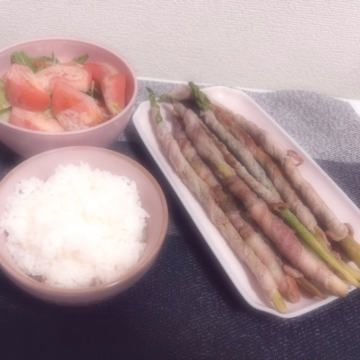 夜中の料理配信ありがとうございました🌙

無事たくさんのアスパラの豚バラ巻きが完成しました😂💕
ちょーっと色んなことあったけど常識のあるコメントをくださる皆様のことはとても大事に思ってます🙇‍♀️
配信何度も来てくれる方も居ますし本当にありがとうございます🥲💕

今日の出勤はお昼からと普段より早めなので朝配信はありません🥺
把握よろしくお願いします🙌🏻

❄️きよか❄️