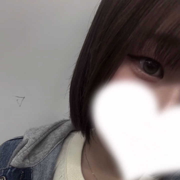 こんばんは🌙

21日 12時〜ラストで出勤します🥰💞

良かったら会いに来てねん❤️

れの🐰🤍