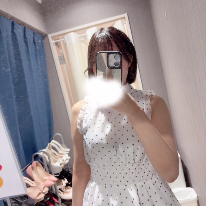 ちかげです✨
今日は出勤はしてないけど、撮影してきました😇

清楚にしたいってお伝えしてメイクとかも前回とは少し変わりました😆

スタッフさんいなくてオフショットなしです😂自撮りのみです〜〜

2着撮ったけど1着しか撮れてない😂
あれ？またドット？
スタッフさんと相談して決めました〜


池袋おやすみ中に写真変わるかな？？
楽しみにしててください✨
私も楽しみ😌


明日7時〜15時出勤です✊🏻
空きあるのでお誘い待ってます🤍

頑張って早めに寝ます❗️

ちかげ