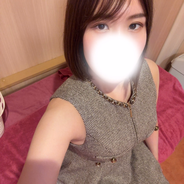 ちかげです✨
出勤しております！
今日は通常通り15時までです🙆🏻‍♀️

お時間あるお兄様是非遊びにきてください❣️

話変わりますが、七夕会いに来てくれたお兄様ありがとうございました☺️
とってもおいしいものをいただきました✨

あとお部屋の外に可愛いものをつけ始めました✊🏻

外暑いのでお部屋涼しくしてお待ちしてます🛀