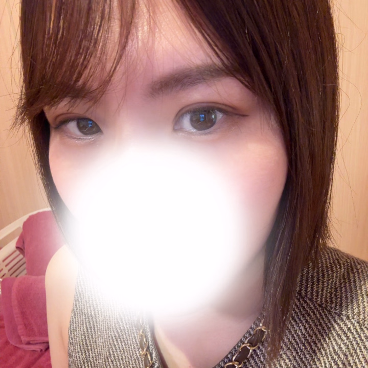 ちかげです☺️

15時まで出勤しております💖
朝更新しようとしたけど、文が消えてしまいこの時間に💦

朝一で本指名様が来てくれてハッピー😄


おやすみ中は田舎に帰っておりました👍
エアコンでちょい喉やられておりますが、とっても元気です😸
のど飴舐めます〜


お誘いまだお待ちしてます✨
さすがにそろそろ自撮りします笑

ちかげ