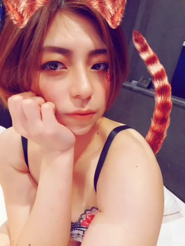 搾精研究所　せいら




お兄さんたち今日もお疲れ様😌

 

探してたら丁度一年前くらいに撮った素顔動画出てきたよ…♪

前は7キロぐらい多かったから、今よりむっちりしてるけど特別に見せてあげる笑

すこーし恥ずかしいからマイガールさんだけね笑

 

今日は20時から！お誘い待ってるよ✴️