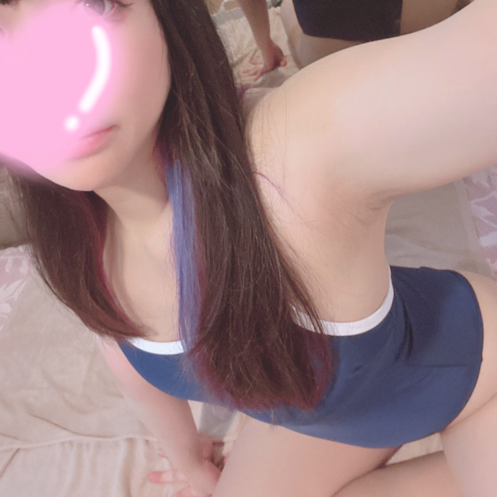 出勤してるよ〜😻
昨日もたくさんお誘いありがとう🥹💕💕

今日はスク水🎶
体操服とはまた違ってかわいいでしよ〜🙂‍↕️💖

雨降りそうだけど今日もラストまでお店で待ってます〜😸🎀