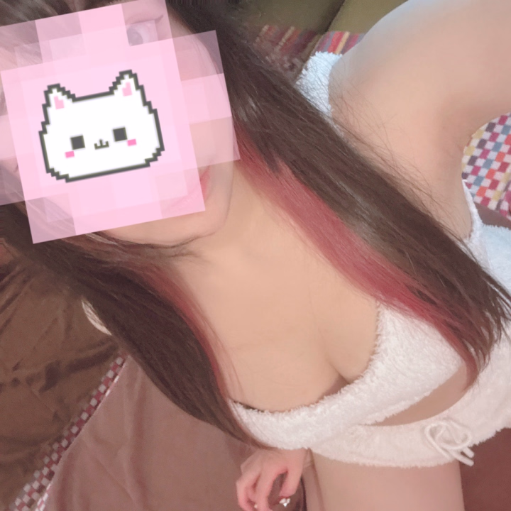 おはよう〜出勤したよ( ᴗ̀ ̫ᴗ́ )⋆✦
今日はゆっくりめの出勤でごめんなさい〜(>_<。)💦
しっかりやすんで元気になりましたヽ(•̀ω•́ )ゝ
のこり2️⃣日、元気にがんばりますっ😼❤️🔥
次戻れるのだいぶ先になるので今日と明日のうちにあそんでね〜(т-т)♡
きょうもラストまでいるよん✌🏻💖
たくさんいちゃらぶしよ〜ね💞