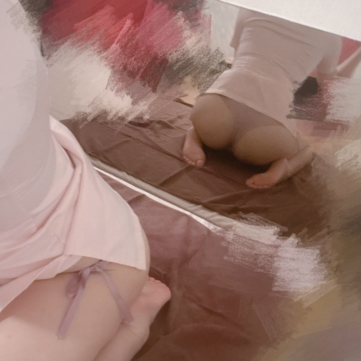 ついに今日が最終日っ( т т )💧
あっという間だったけど、
もうラスト枠のお時間です🥺💭
実は今日、Tバック履いてるの〜♡
最後だからちょっぴり大胆に
アピールしちゃおうかなって🤭💕
まだまだお兄さんと
いちゃいちゃしたりないよ〜っ😿🩷
最後の最後まで、
恋人みたいにあま〜い時間を過ごしたいな♡
ラスト枠独り占めしてくれるお兄さん
待ってるね🐰💗