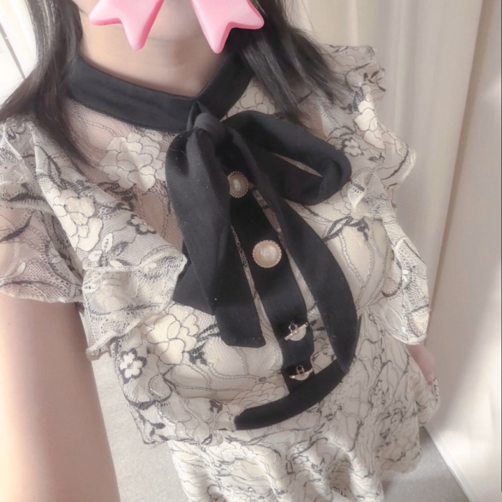 出勤したよーーんっ💕

今日はね、お昼にネイルしに行ってちゅるちゅるキレイにしてもらったよん❤️



いつもより更にかわいくなったまおりに会いに来てねっ❤️❤️❤️❤️
