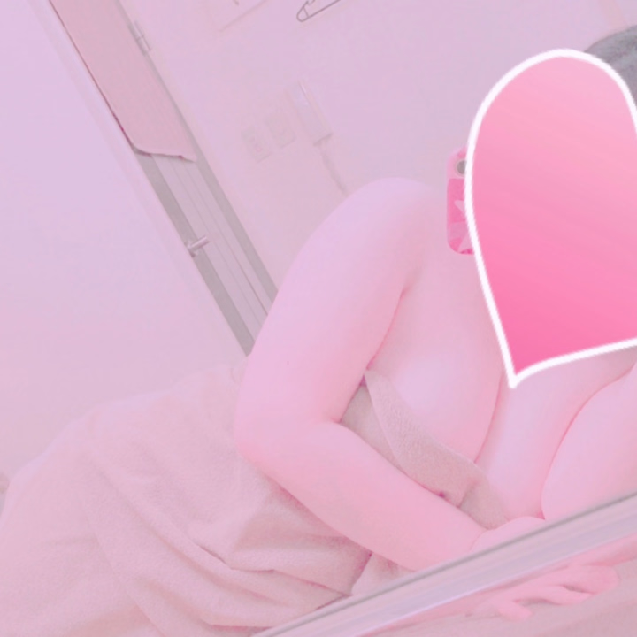 昨日は成人の日でしたね💕︎
成人の皆様おめでとうございます🎉



みみは11.12日とお仕事お休みを頂いて
推しチャージしてきましたあ💗🫣


最高すぎるよね👍💕︎



そして、今日は当落があって
無事一つは当選🎉‼️‼️‼️



今月、来月は
推し活盛りだくさん⸜❤︎⸝‍なので
いっぱい頑張るぞーー✨✨✨


という、みみの日常をお届け🌈 💕🎶



今日も出勤してますよー😊😊
会いに来てね？？？