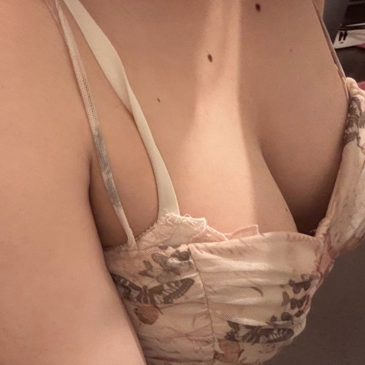こんにちは〜！ゆきなです！

本日は15時から24時まで出勤します💓

今日は少し風が強いねー😭
気をつけて来てね︎💕︎︎待ってます(*ˊ˘ˋ*)