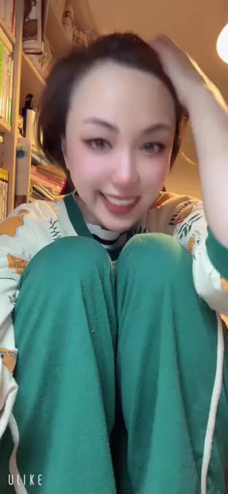 きさらぎ🐰生存確認？！？！😂動画🎥
このズボンは韓国ドラマのイカゲームっぽくない？😂