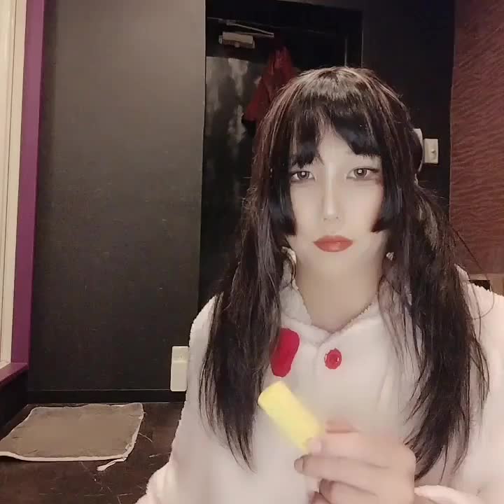 口に入れた瞬間
なんとなく笑ってしまう

何を話すかは決めなくていい
流れる空気に任せればいい

温度が少しずつ近づくのを
あなたの目で確かめに来て