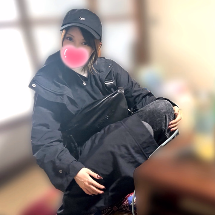 はろ〜🧏🏻‍♀️
みなさんGWはいかがお過ごし？🧏🏻‍♀️❤️

わたしは地元に帰省して親戚たちと釣り堀行ったり墓参り行ったり鍾乳洞行ったりめちゃくちゃアクティブな休暇だったよ😂
筋肉痛〜〜！！

おばあちゃんの誕生日祝いも出来たから最高🥳❤️


次回の久しぶりの出勤の時にみんなのGWの話聞くの楽しみだ🥰

写真は釣り堀行く前におばあちゃん家で撮った写真！


らいむ🍋‍🟩