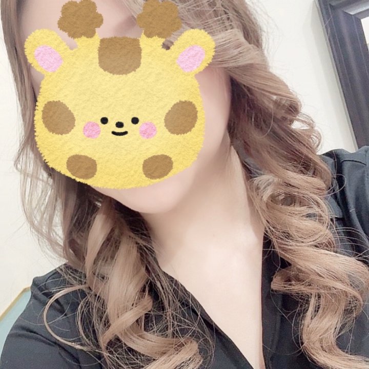 おはようございます☀️
今日から1週間、ハピネス福岡で出勤です！💕
よろしくお願いします🔥
髪の毛もくるくるです✌🏻

実は人生初九州上陸です…！
美味しいもの沢山あると聞いてわくわく💕
基本的に20時までの出勤なので、ぜひ夜ご飯などおすすめグルメ教えてね〜🥰

福岡の皆様ともたくさん素敵な時間が過ごせるのを楽しみにしてます！💕