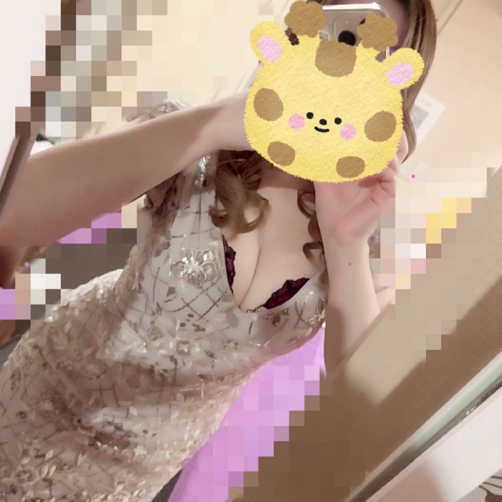 おはようございます☀️
福岡最終日です！
1週間あっという間だ〜😖

20時までの出勤ですが、ぜひ会いに来てね🫶🏻
そして買うべきお土産を教えてください笑

今日も暑いですが皆様無理せず過ごしましょうね💕