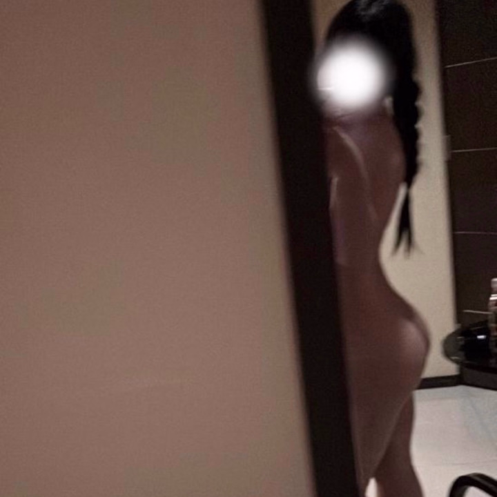 チャームポイントはおっきいおしり🍑
お兄さんに触って欲しいなあ😍♡
1日1うちわ、フォローいいねで応援してね♡