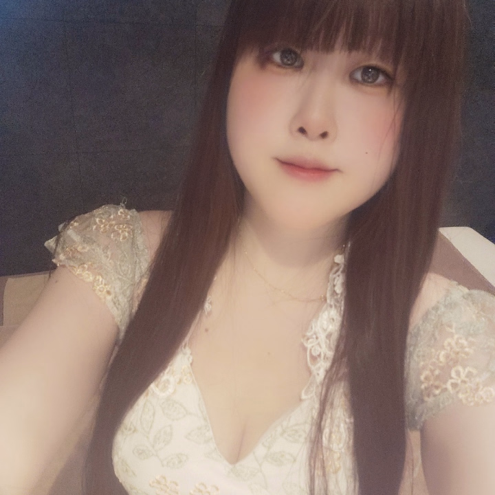 今日の衣装も可愛い‪‪🫶🏻💕︎︎


そしてちょいエ□？


胸元みえるしねw



まだまだ元気にお店で待ってるよい！