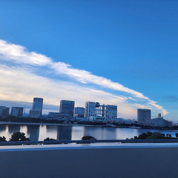 明日 16時から23時半います( *・ω・)ノ
当初の予定は24時だったのですが
急遽実家に帰る予定になっちゃったので
ラスト来る予定だったお兄様いたら
ごめんなさい💦
10月入って出勤日に
必ずご予約いただけてて
モチベーションもあがるので
嬉しいです🩷
これが続くといいなあ・・・
ご予約、お問い合わせお待ちしてます✨
写真はこの前
お台場行った時の朝の空です🌅