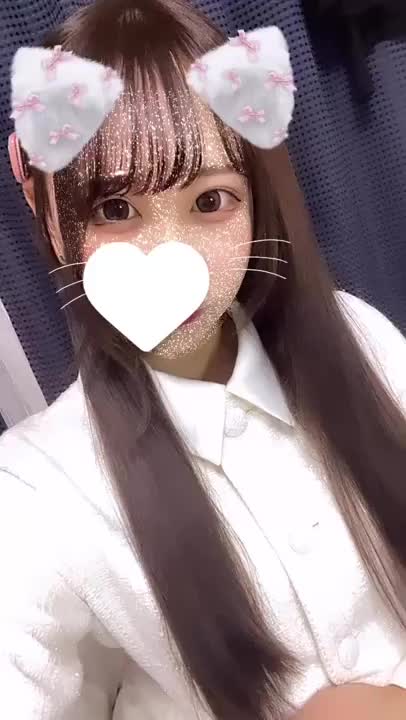 おにいさんたちが
ゆさのこと
かわいい！スタイルいい！って
褒めすぎだから
いっぱい自撮り動画載せちゃう🤣

私服白か黒が多いね🥺


🎀ゆさ🎀
