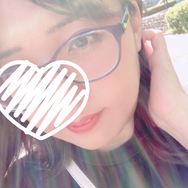 昨日からいつも使ってるメガネが行方不明のため予備メガネ🥺

ちょっと重いやつ〜