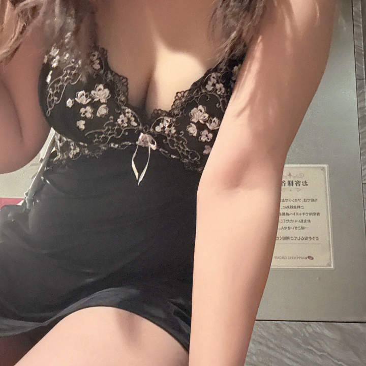 こんばんは✨
しきです♡♡
無事店に向かっております😊
17-ラストでお誘いお待ちしております🙇♀️