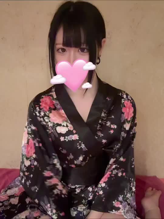 和服似合ってるかな？💭

黒髪だとより衣装映えていいねᐢ   ̫  ᐢ♥

華金なので明日からの休み前に
えちえちタイム過ごしちゃお💖