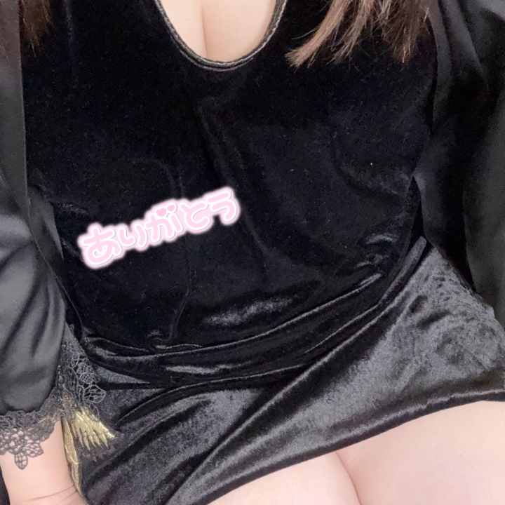 じゅんぺいくん✨

今日は選んでくれてありがとうございました☺️💕
おもろかわいいって褒めてくれて嬉しかったよ🫶
歳が近くてびっくり、歳下だと思ってたよ🥲
ギャップでいいって褒めてくれてくれたのも嬉しかったし、それはお互い様だったよ😚
全部上手いって褒めてくれて、ほんと嬉しかったし、もっともっと上手くなりたい😂
次もたくさん褒めて貰えるように頑張るね😉
また遊びに来てね💞
次会えるの楽しみにしてます🙂‍↕️

ヒメチャンネルも登録して
たくさんメッセージ送ってきてね🎶