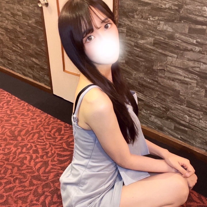 この人相性合うなーって行為中に感じた経験ありますか??
そんな人とは何回もしたくなるし
まず性欲やばいなって時に真っ先に
思い浮かんでやりたいな〜って思っちゃう
じゃないですか…!!?
でもたまたま初めて致した人と
この人相性いいなーって見つけるのと
最初はまあ満足度普通に高くて
何回もしてるうちにどんどんお互いの
性感帯とか欲してるものがわかってきて
それに合わせてお互いがお互いを満たそうと
何度か身体を重ねるうちに
最高に相性がいいパートナーって
できると思ったんですよ🥺♡
相性がいい人を見つけるより
お互いの相性が合うようにする方が
簡単じゃないかなーって
なんなら何回もできて気持ちいいし
それがどんどん心も身体も気持ち良くなるなんて
最高…///
そんな最高のパートナーにわたしが
立候補したいですって事です😘♡
今日から7日間の期間限定出勤です🌟
会いにきてね!
せあ