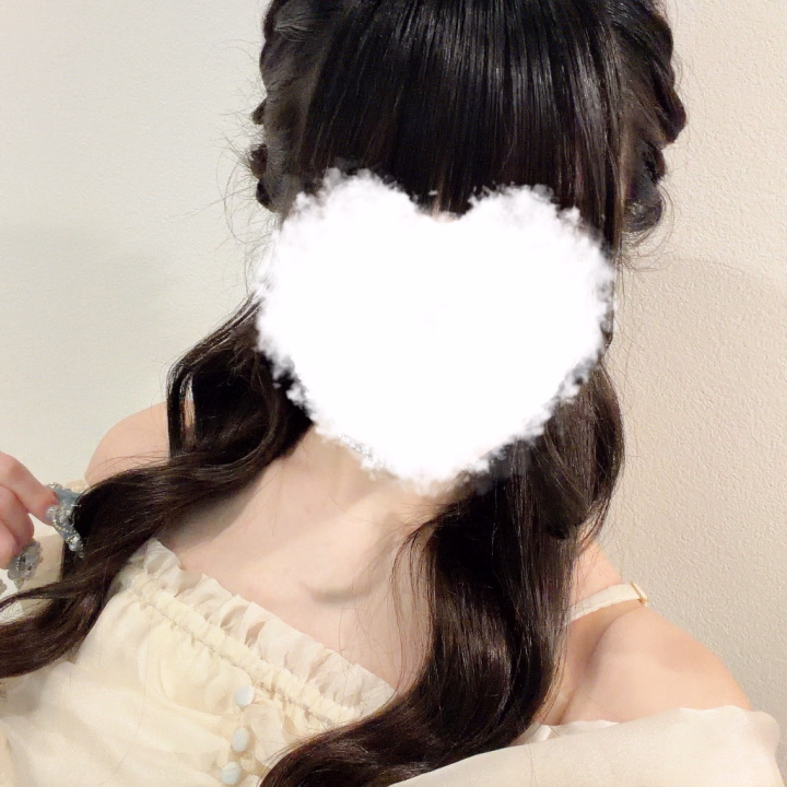 おはようございます☀️
16時から出勤します！！


今日準備中にヘアアイロン落としちゃって
やけどしちゃいました🥲
ひどくはないけど、ちょっといたたたって感じになってはやく治るといいな💭


今日は夜までお誘い待ってます💓