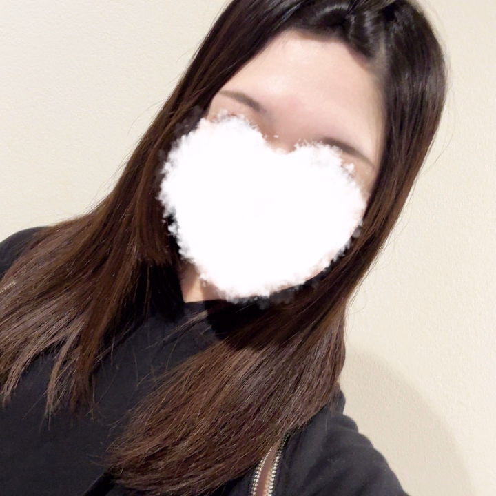 おはようございます！


昨日はネイルに行ってきました✨


今回はワンカラーにしてみたけど
キラキラで可愛くてお気に入りです💓


いつもネイルにはこだわってるの🥺


今日は16時まで出勤してるので
お誘い待ってます💞