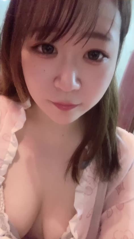 ぽよんぽよん🫣‪♡


おっぱいにねー、ほくろあるんだっ
でも脱がないと見えないの


えっちでしょ？