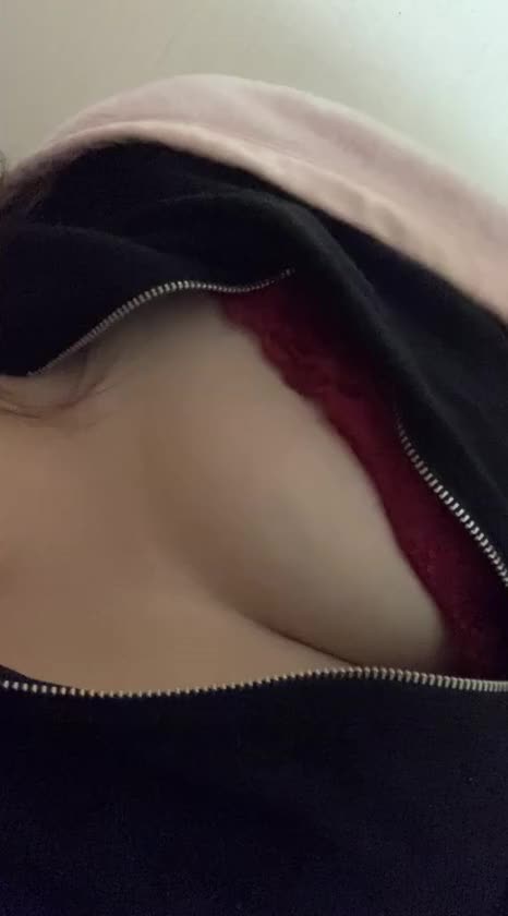 やわらかいでしょ〜〜🤭💕
脱がせてくれる？


今日もありがとう ՞⸝⸝> ༥ <⸝⸝՞ ♥


明日も9:00からいるよっ🫶🏼
みんな溜めておいてね？