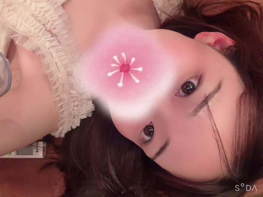 すごい！過去にないくらいお暇をいただいております！🥹

お暇すぎるのでずっと日記書いたり、フォローしてくださってるお兄さん方チェックしに行ったり(怖)、姫チャの機能を学んだりしてるよ👍💖

さすがにひとりが寂しくなってきたから、今日たぶんお兄さま来てくれたら飛びつきます😹笑

華金でも年度末の金曜日やから忙しそう😭お疲れ様です🌸

ラストまでお待ちしております♡


しおん