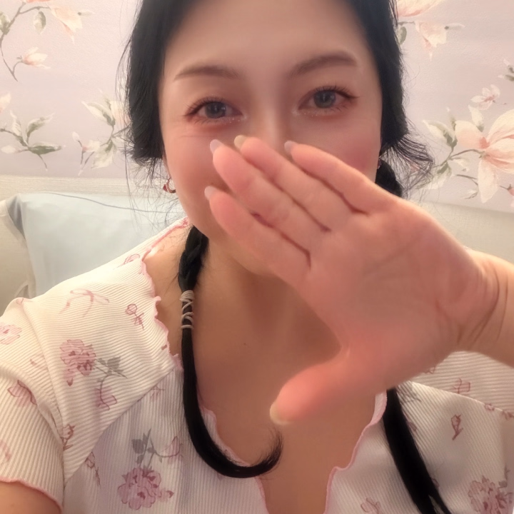 こんばんは🐈‍⬛🌙

明日は一応大事をとって、今いただいている2名の仲良しさまのご予約のみで終了させていただきます🙇‍♀️

不正出血は止まってます❣️

首の痛みはミオナールとロキソニン飲んでやり過ごします😂

では明日よろしくです〜❤️

みんなー😆
私の分まで日本🇯🇵サッカー応援してねー⚽️⭐️

おやすみなさい🐑💤⭐️
