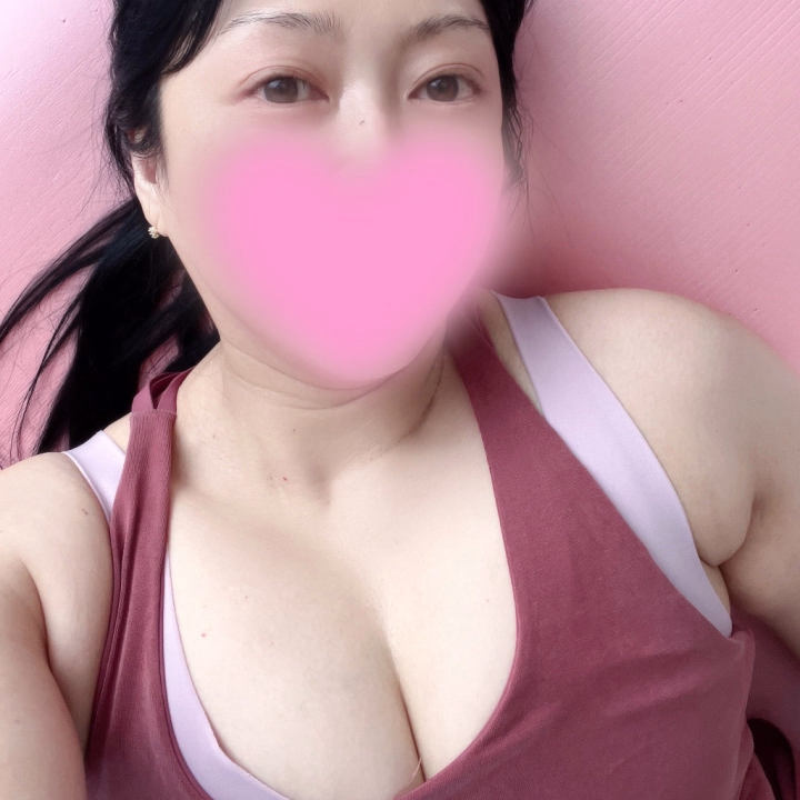 😮ｵ😃ﾊ😮ﾖ😚ｳ😊 
出勤します❣️ 
今日はお店のコスプレデーに当たるので、私もちょっとしたコスプレを😊
お楽しみに🫶🏻💗
ご予約完売ありがとうございます❤️ 
気をつけていらしてくださいね！
今日もよろしくお願いします🙇‍♀️ 
楽しい一日を🫶🏻︎💕︎︎ 

⚠️ 大変お手数なのですが、1時間前のご確認のお電話とお支払いの際に桃李のサイト又はぴゅあらば又はHIMEチャンネルのキャンペーン割引画面のご提示をお願いいたします🙇‍♀️⚠️ 




⭐️メール 
sumire.tohri@moimoi.re 

姫予約はメールやヒメチャンネルのトークからでも承ってます❣️ 

☆お名前(偽名でも可) 
☆ご希望の日にち 
☆ご希望の時間 
☆ご希望のコース(50分、70分、100分、120分、140分…など) 
明記してください❣️ 

お誘いお待ちしてます🥰 

私からのメールが迷惑メールフォルダに入ることもあるようなので、チェックしてみてくださいね🙏✨ 


⭐️L.I.N.Eでもご予約お待ちしてます❣️