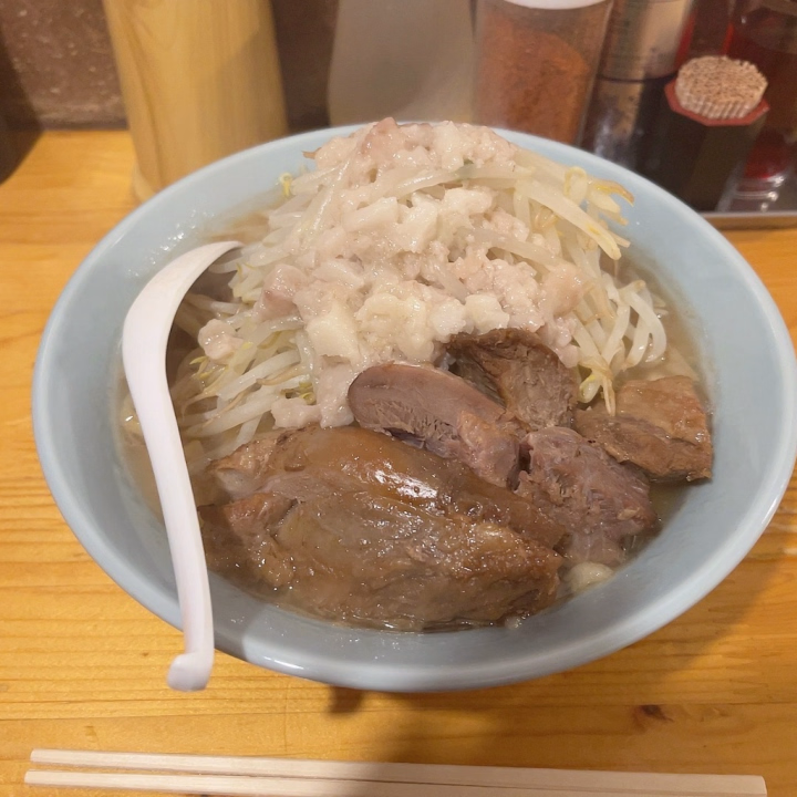 おにいさま方こんばんは🎶
つばめです🐦‍⬛

今日明日とおやすみなのでここぞとばかりに初！二郎系行ってきました✌️
朝ごはんからあまり時間開けずに行ってしまっておなかぱんっぱんであとひとくち食べてたら危なかった😌
生ニンニクが好きじゃないから抜きにしたけど抜きでもおいしかった！

明日は何食べようかなーって今から悩み中🤔
おにいさまはなにたべるのかな？
次会ったら教えてね