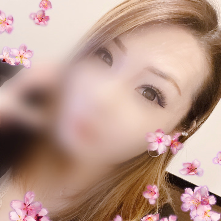 こんにちは！
今日、出勤予定だったんだけど…
少し早く女の子DAYになっちゃぃました😅

あー😩
今日もイチャイチャしたかったんだけどなぁ😭

お誘いくださろうとしてたお兄様方…
ごめんなさい🙇‍♀️
出勤までムラムラ我慢するから…
また、次の出勤でお誘い待ってます❣️

とりあえず、今日はまだ若干元気なので、今日の間に色々と済ませて、明日はひたすら安静にします❗️笑笑

それでは、またね💋