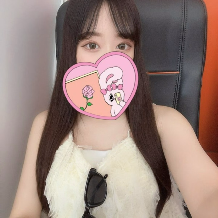 こんばんは！
かりんです♡


本日19時~22時まで出勤です💫



今日は雨だね🫠🫠
時間短めだけど会いに来てね🤍


待ってるね🎶