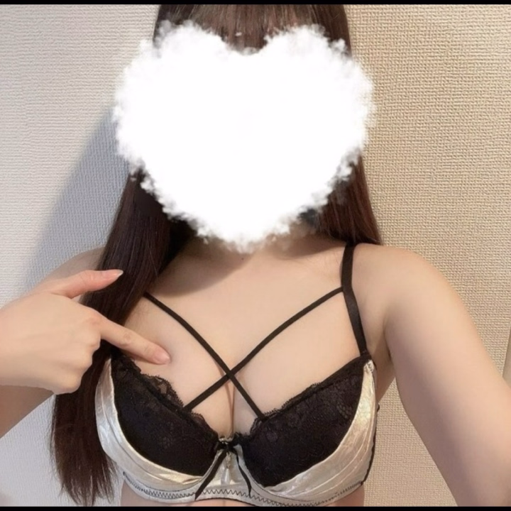 こんにちは！
かりんです♡


急ですが本日14時~22時まで出勤です💫


今日はめっちゃ晴れてて嬉しい♩
暑いね🫠🫠


いっぱい遊んでね🩷