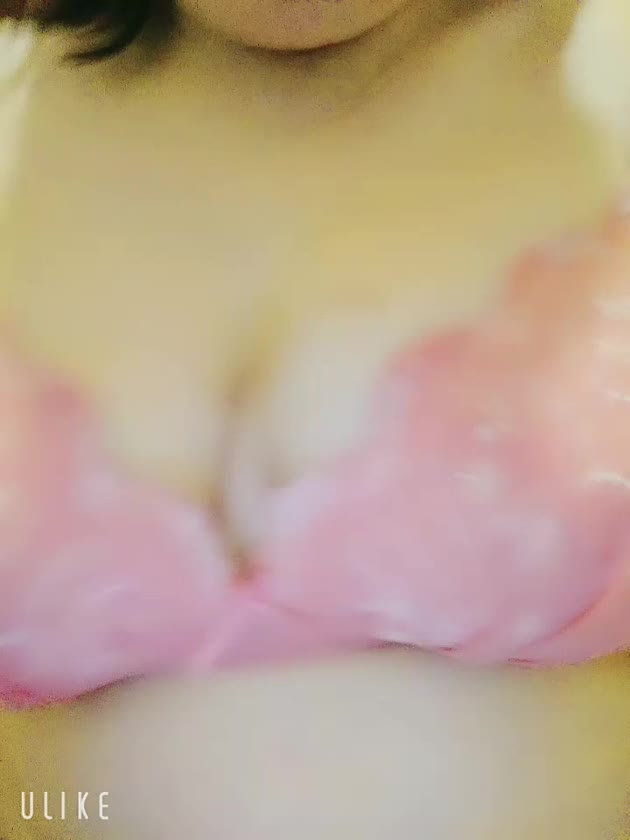 よしちゃんの動画
アップしました👧🏻‎✌️

今回は
おっぱい揺らしました♥️🥧🥧

動画見て興奮してくれたら
嬉しいな💕

✋(  ˙꒳​˙ ✋)ﾄﾞｽｺｰｲ

よし👧🏻‎💙