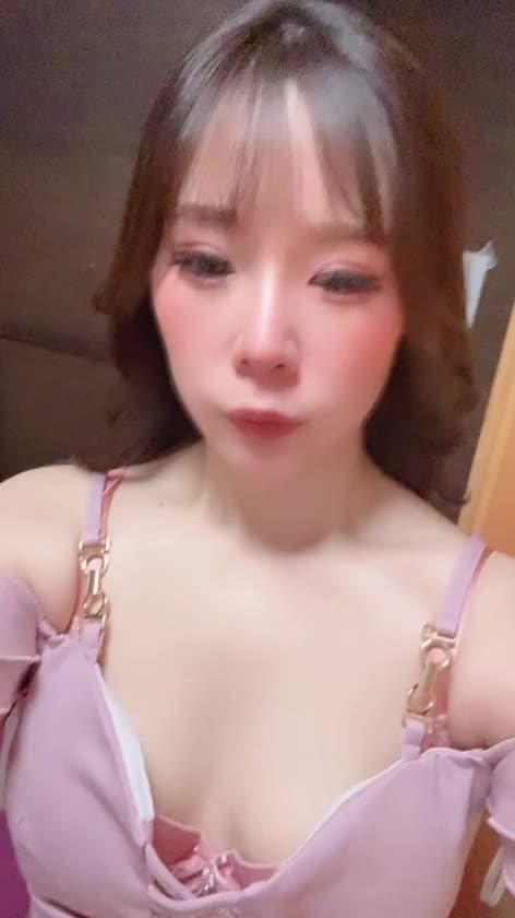 おはようございます、ゆねです！

ヘアメイク完成しました‼️‼️

たくさん可愛いしに来てください💓
17:00までおります❤️