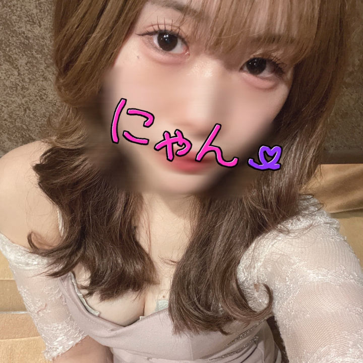 おはようございます🎏

今日はこどもの日ですね💕︎
かしわもち食べたくなるなぁ〜◍˃ᵕ˂◍     

GWらすと出勤です❣️
色んな人と会えるかな〜