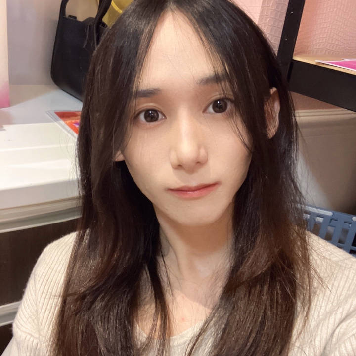 はじめまして「かりん」です❣️
業界未経験のおとこの娘です⭐️
M気質なのでいっぱいいじめてほしいです♡