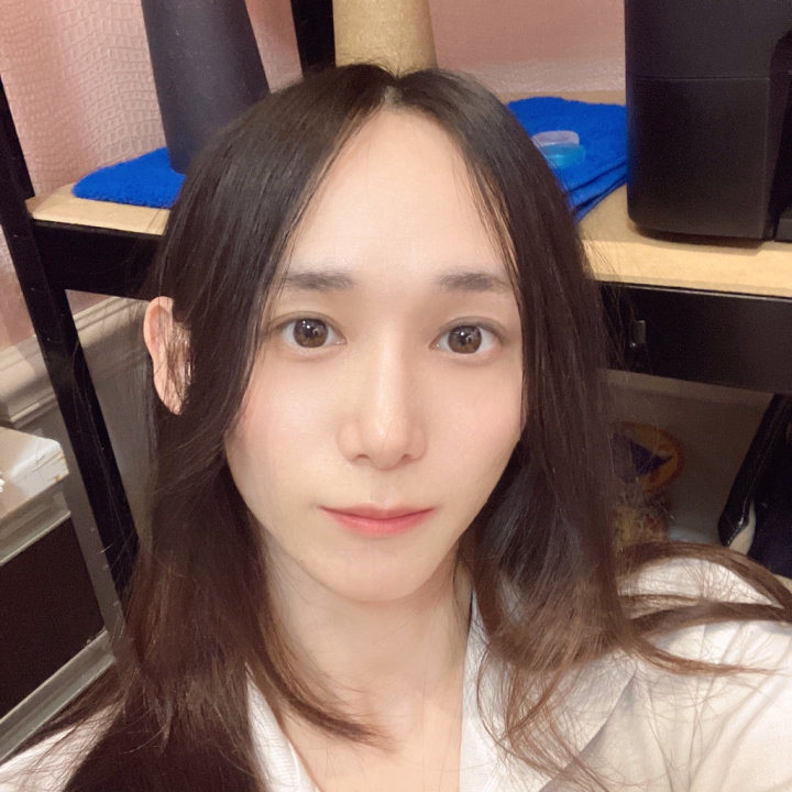 こんにちは❣️
久しぶりの出勤してます♩
お待ちしてます♡