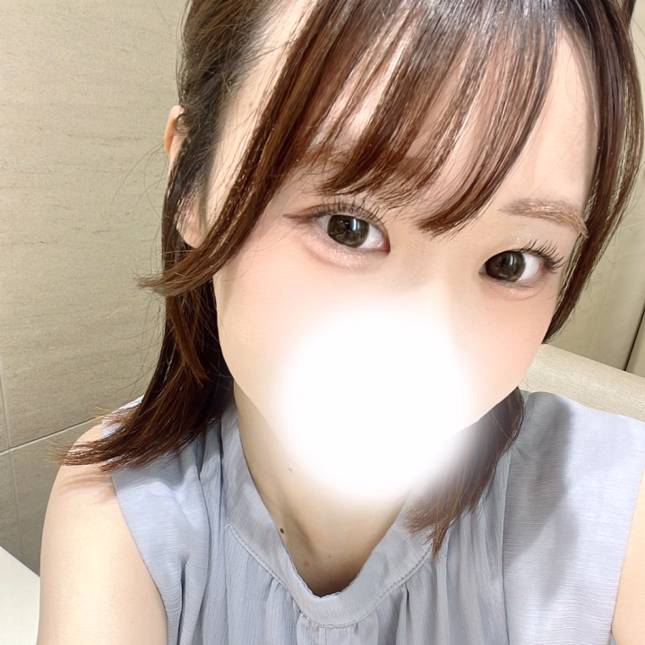 こんにちは せなです🎀

⏰19:30〜24:00

2号館と5号館に今日います！

雨でどんよりしてるけど

せなといれば癒されます☺️

ぜひご予約ご来店お待ちしております✨