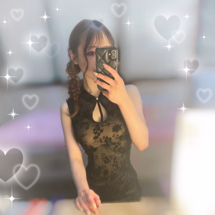 初めましてでお会いできた方も、本指名さまも、
今日もありがとうございました🐰♡

初めましての方は最初の少しだけ緊張した空気が、
だんだんほぐれていく感じが嬉しくて…帰り道ちょっとにやけてました☺️💭笑

そして本指名さま♡
いつもお時間作って会いに来てくれてありがとうございます🥺💗
また来たよ〜ってさらっと言ってくれる感じとか、さりげない優しさとか、ちゃんと届いてます。
そういうの、ずるいです🫶笑

いつもありがとう♡

そして明日は、20:45〜22:30終了までの【1枠】まだ空きまだあります‼︎✨

ピンポイントですが、タイミング合う方いたら嬉しいです☺️💗

無理せず、気が向いたらふらっと来てもらえたらうれしいです♡