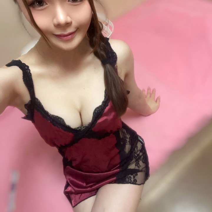 今日からお仕事のお兄さん、多いよね〜?🥺💭
お休み明けでちょっぴり憂鬱になってないかな?♡
にーなはこの土日お休みをいただいて、
しっかりパワーチャージしてきましたっ🫶🏻✨
いっぱい甘やかしてもらったので、
今日からまた元気いっぱいです♡
(出勤は明日からだけど🤭💕)
そしてそして…
お休み明けからご予約いただいてありがとうございます🥰
会えるの楽しみにしてもらえてたのかなって思うと、にやにやしちゃう🤭💕
まだご案内できるお時間もありますので、
会いたいな〜って思ってくれたお兄さんは、ぜひご連絡くださいね🩷
お休み中も、空き枠が合わなくて
リクエスト出勤のご相談をしてくださったお兄さんもありがとうございました🥹💕
予定合わせようとしてくれた気持ちが嬉しかったです♡
お仕事始まったばかりのお兄さんも、
明日からまたにーなに会って癒されにきてね?🐰🎀