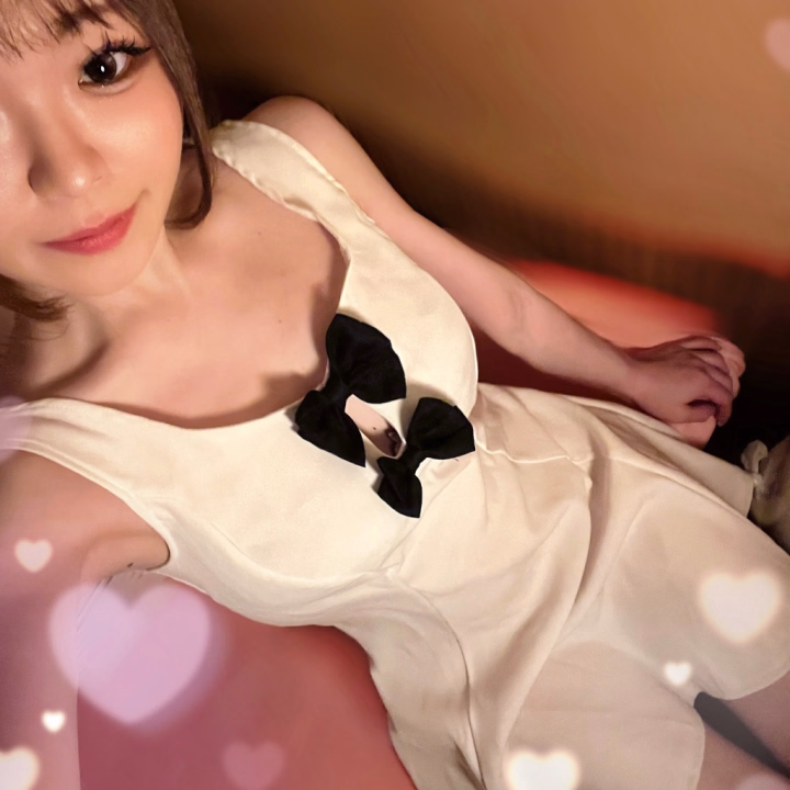 今日もありがとうございました〜🩷

気付いたらもうこんな時間〜！ってなるくらい、あっという間の1日でした🥹💭✨

足元の悪い中にも関わらず、会いに来てくれたみなさま、本当にありがとうございます🥹💞💞
お陰様で、たくさん元気と癒しをもらっちゃいました🥰🫶

明日は【7:00〜12:30】の短め出勤です☀️
朝からお待ちしてるので、タイミング合いましたらぜひ🐰🤍

明日もよろしくお願いします🎀💕