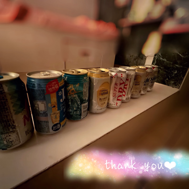＼本日のラストロング🍻／

仲良しのお兄さんが大量のお酒を買ってきてくれて……

無事、宅飲み状態になりました🤣🤣

どれ飲む？から始まって
気づけばふたりで乾杯しまくってた😂笑

いっぱい飲んで、いっぱい喋って、
楽しい時間すぎた〜🥰

今日も一緒にいてくれてありがとう♡

次は何持ってくる？笑🤭🤭🤭