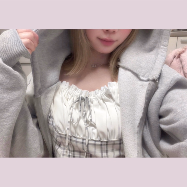 こんばんは✮

みゆなですっ ̫ᴗ^

まだ起きてる人いるかな〜〜？
一昨日？もありがとうございました♩

ほんとは家帰ってから載せたかったんだけど‬т т
友達が1週間泊まりに来てて今日帰ったんだけどね！
帰ってきた時間が同じくらいでお酒なしの爆語りタイムしてたらまさかの6時になってそこから昼まで寝てた😮‍💨

今日は別のお友達が泊まりに来てるんだけど、一緒にもみほぐし行ったーー！
めちゃくちゃ痛かったけどみゆなは後半爆睡してた😪💤
友達は痛すぎて寝れなかったみたいでおわった後も痛い痛いって喚いてました✋🏻

明日というか日付変わって今日！

8時から19時で池袋のクラブハートにいるので吉原行きにくいな〜って方は池袋の方が駅から近いのでぜひ(´ᴗ ·̫ ᴗ`)♡

またね〜〜🪽