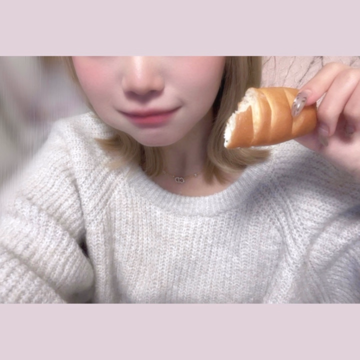 こんばんは✮

みゆなですっ ̫ᴗ^

今日は8:00-16:00で池袋にいました♩

このパンもらったのーー！！
腹減りさんだったから大興奮だった笑
すぐ食べれなくて結局家に帰ってから平らげた✋🏻
明日と明後日も池袋に8時からいるのでぜひ😻

またね〜〜🪽